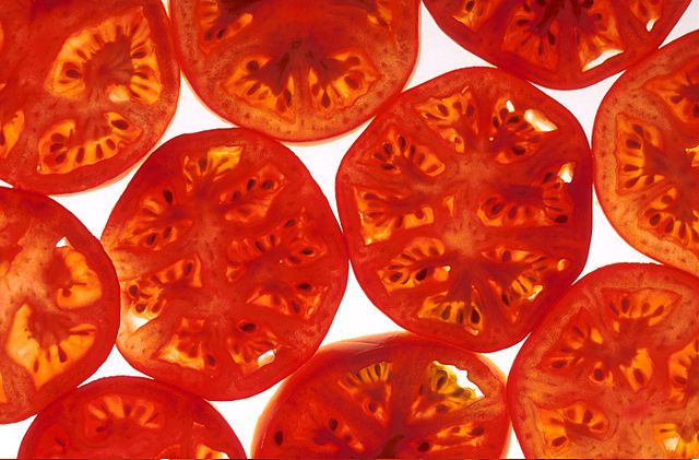 640px-Tomatoes_-_USDA_ARS_-_K4667-6