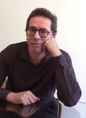 César Aira author photo