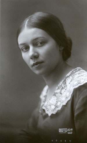 Pirozhkova as a young woman, 1933.
